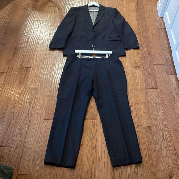 Mantoni virgin wool two button charcoal grey suit size 46R - Picture 11 of 16